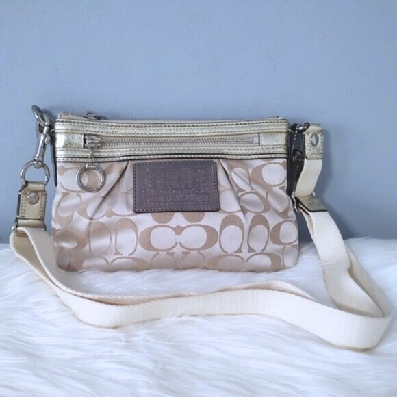 Coach Poppy crossbody bag EUC - Picture 1 of 8